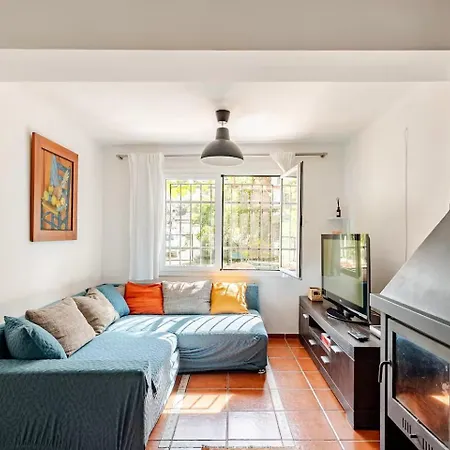 Casa de vacances Forest House With Pool & Shared Garden *
