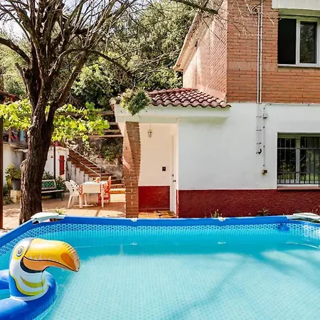 Casa de vacances Forest House With Pool & Shared Garden Molins de Rei