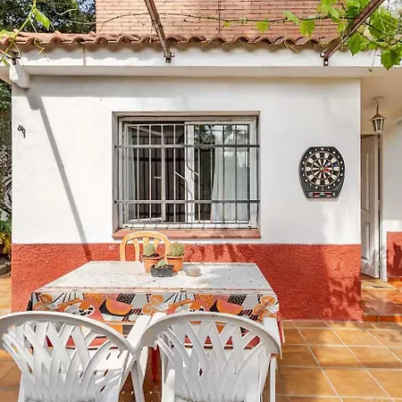 Casa de Férias Forest House With Pool & Shared Garden Molins de Rei
